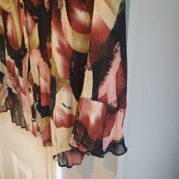 Sere Nade New York Abstract Print‎ Pleated Long Sleeve Button Down Blouse - Picture 4 of 9